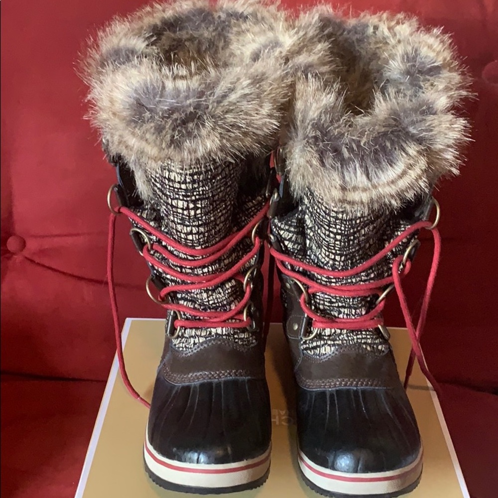 Snow boots